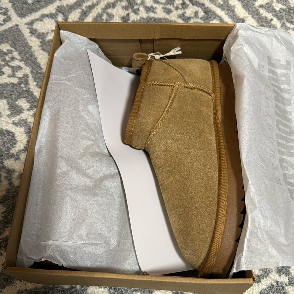 NWT Cushionaire with memory foam ankle boots.